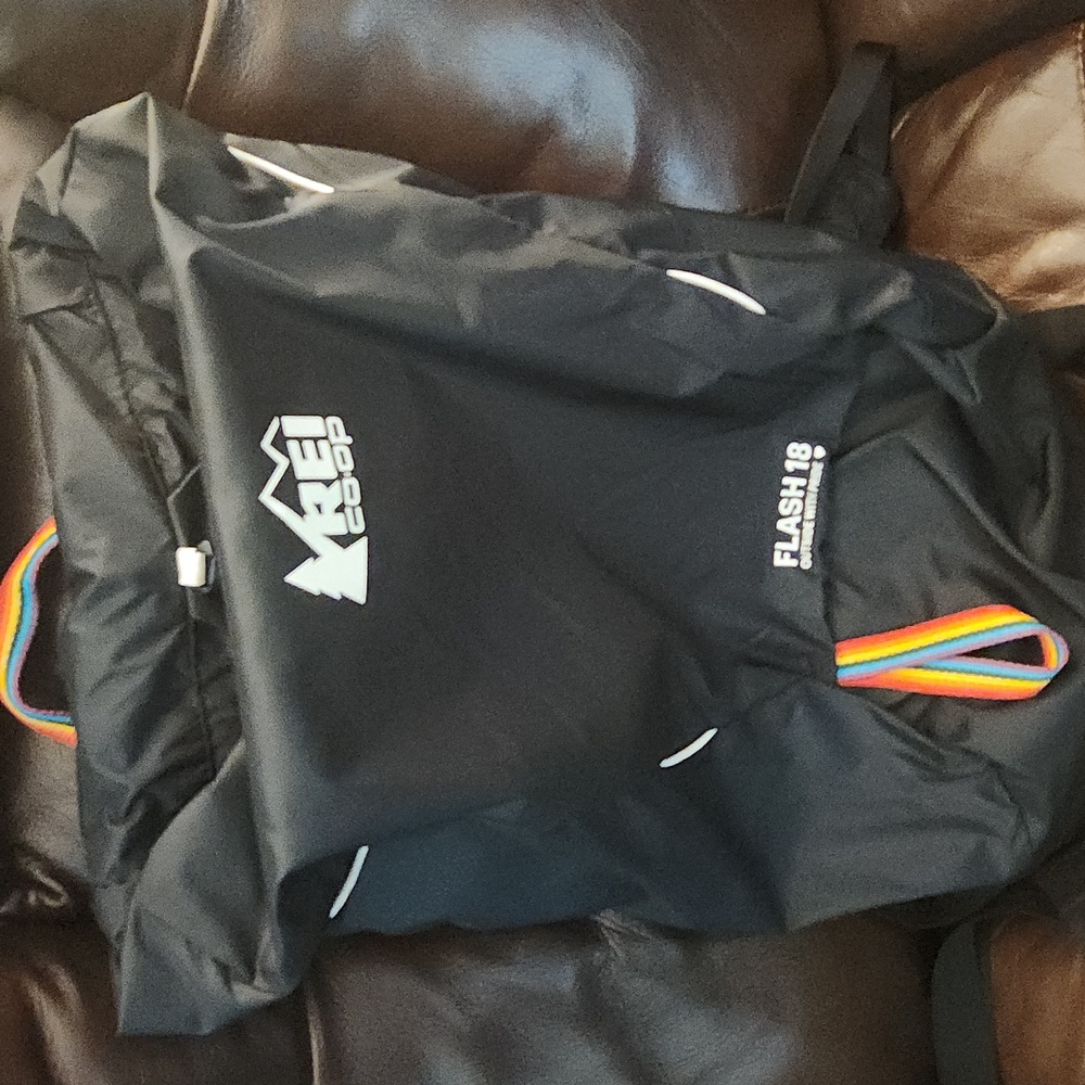 REI Co-op Black Backpack Flash 18 Outside With Pride NWOT - Picture 2 of 8